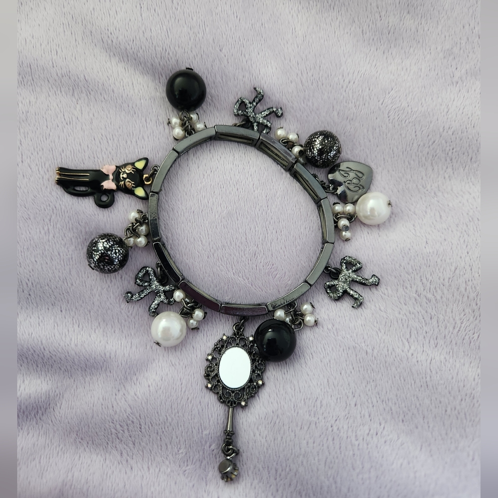 Betsey Johnson Rare Stretchy Black and Silver Cat and Mirror Charm Bracelet